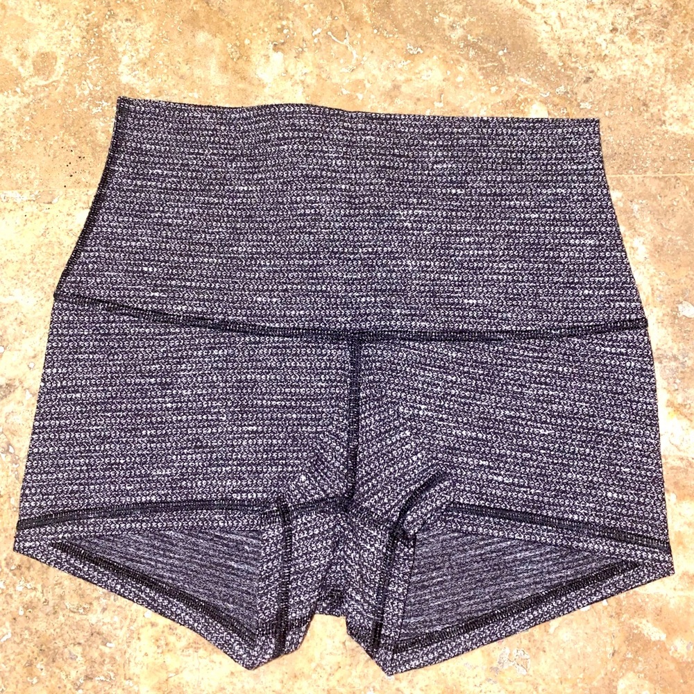 Lululemon Spandex 2.5 inch BLACK and WHITE Shorts size 6